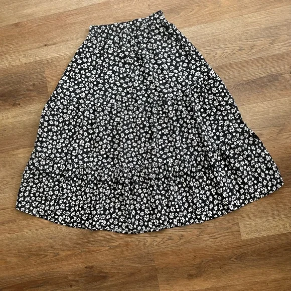 NWOT SHEIN VCAY Women Two Pieces Outfits Black and White Maxi Skirt with Top XS - Picture 3 of 4